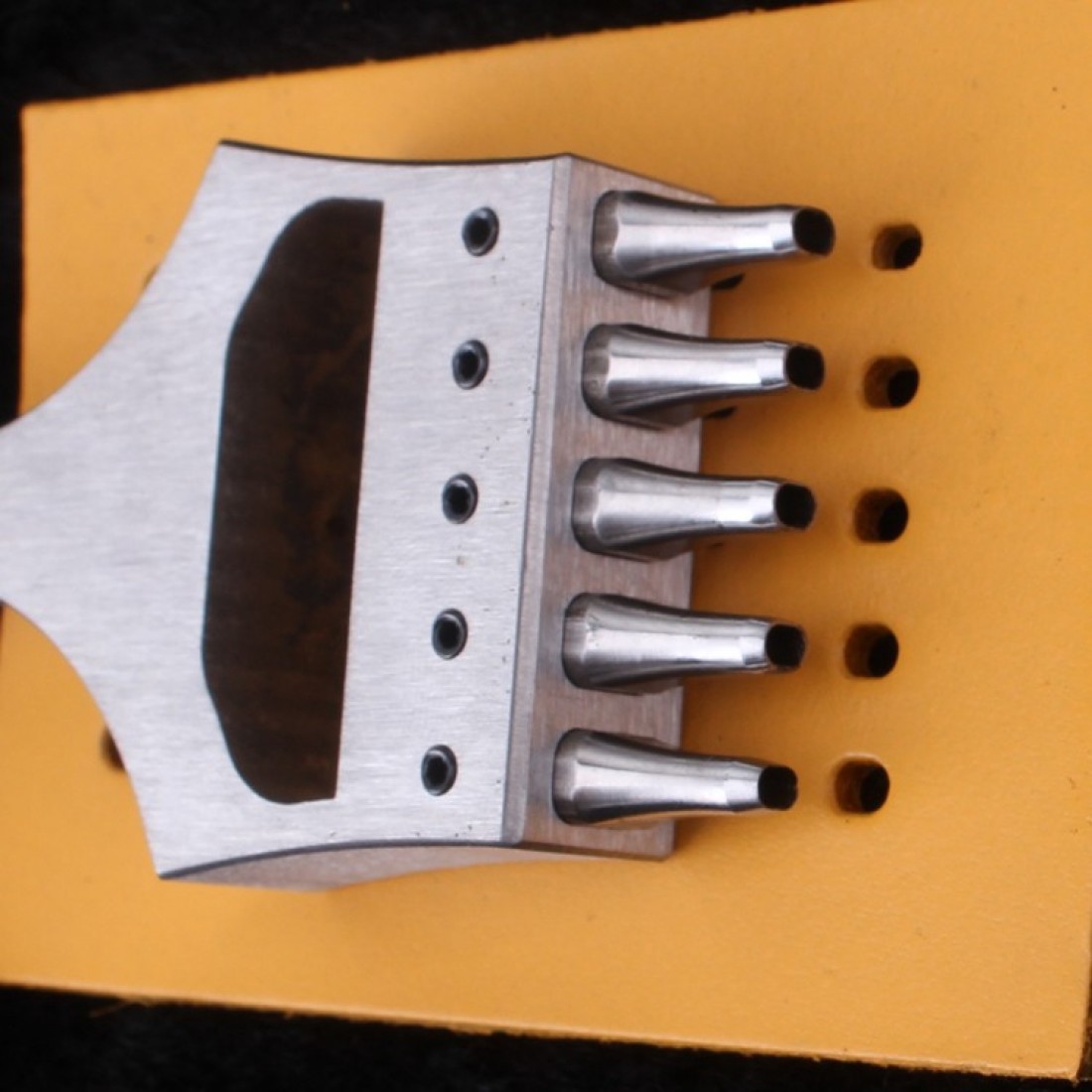 oval punch, leather punch, waistband punch, strap punch